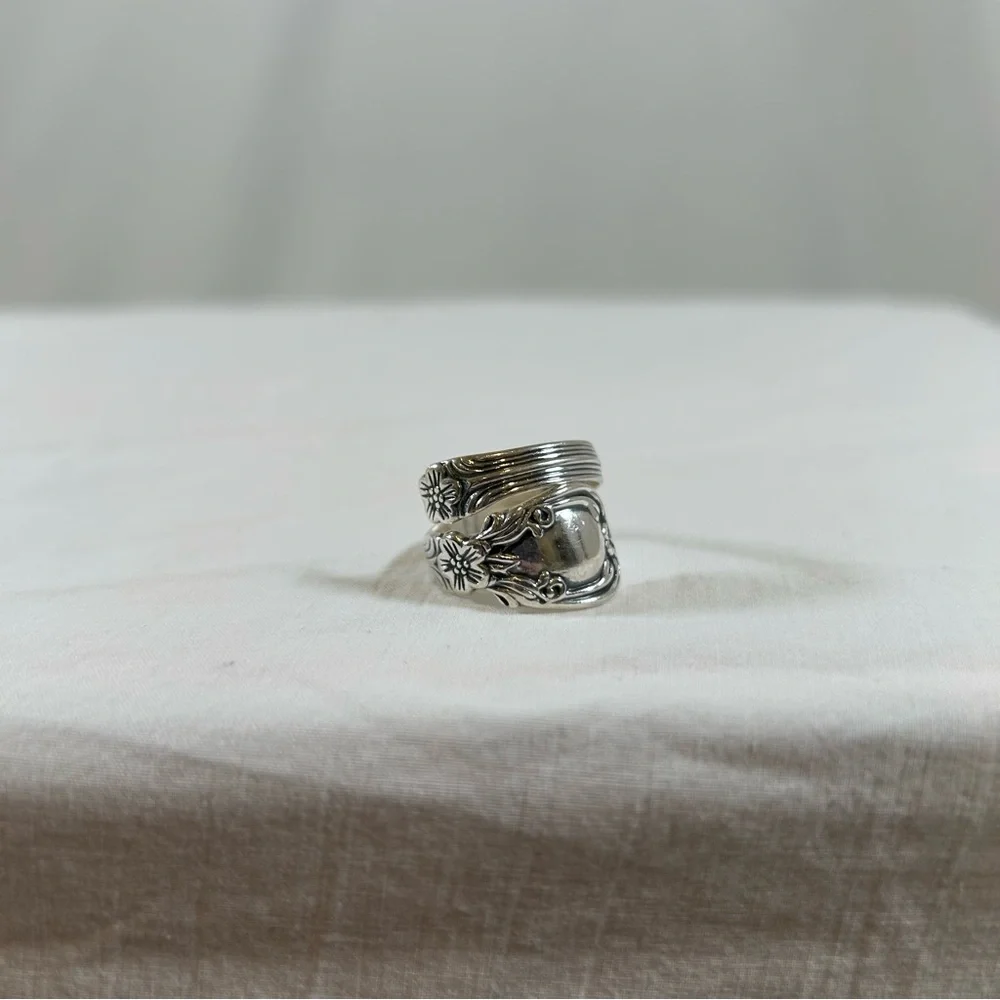 Vintage 1990s Avon Sterling Silver Spoon Ring w/ Floral Details Adjustable - Picture 5 of 9